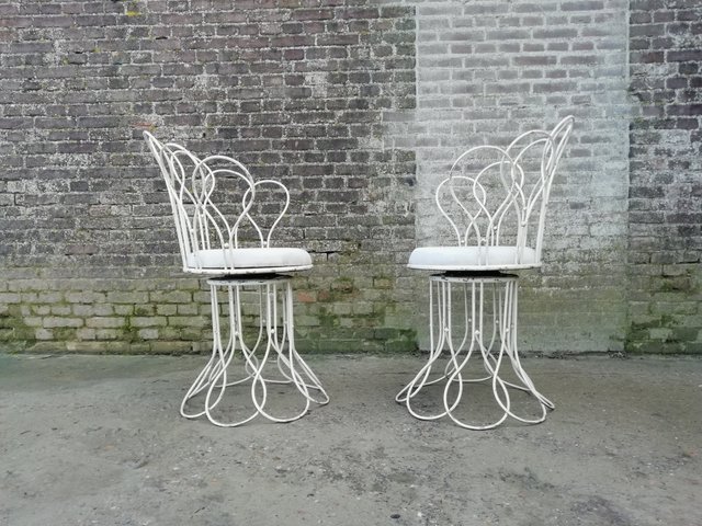 How to Restore Rusting Wire Chairs?